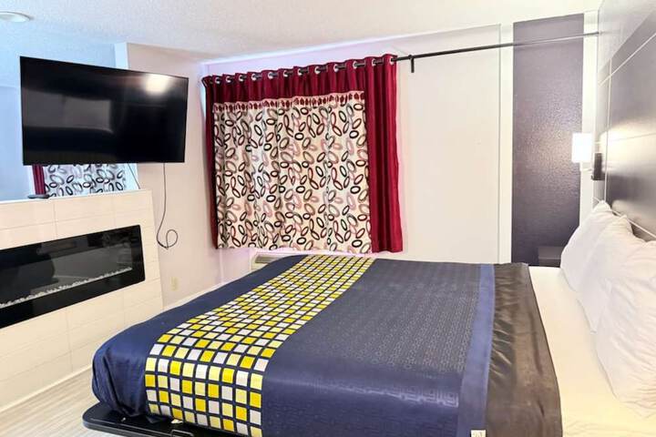 Room 27 of 38