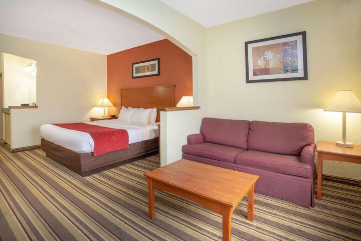 1 King Bed (5 of 16)