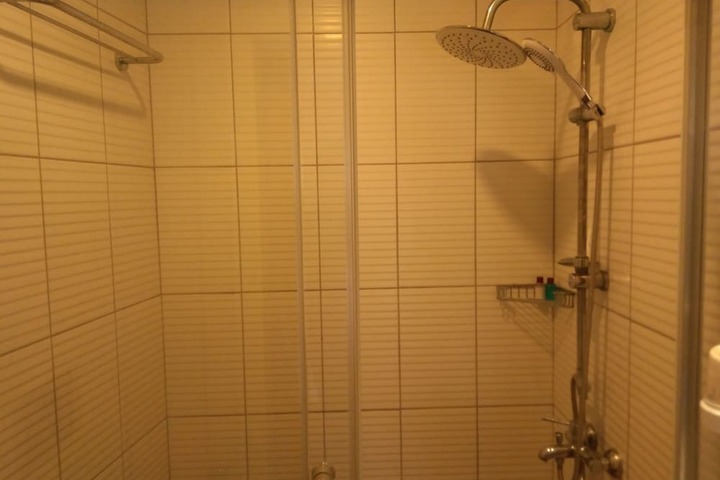 Room 11 of 123
