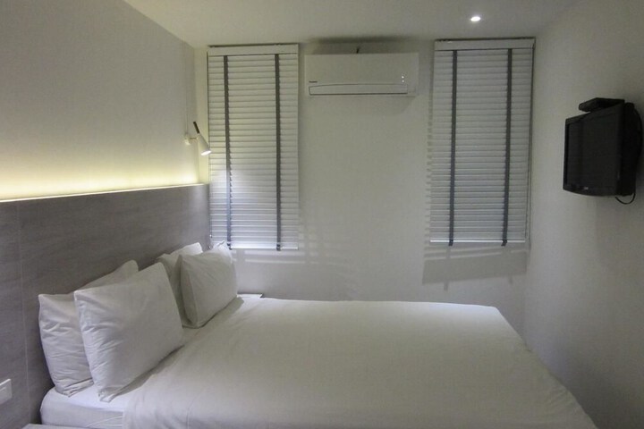Room 6 of 39