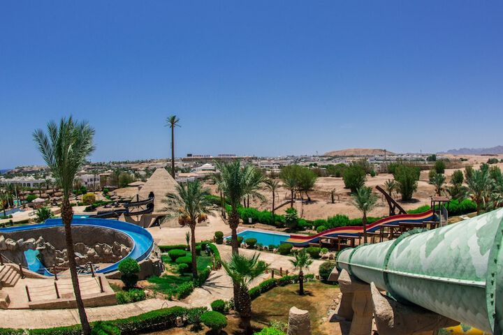 Hotel Pool