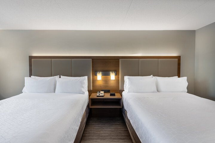 Standard 2 Queen Beds Accessible (6 of 17)
