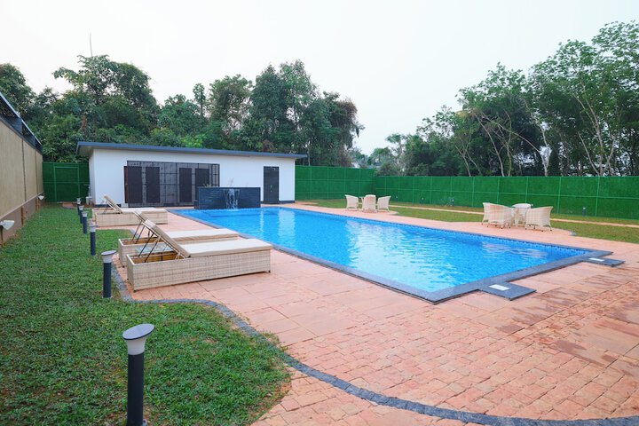 Pool 33 of 55