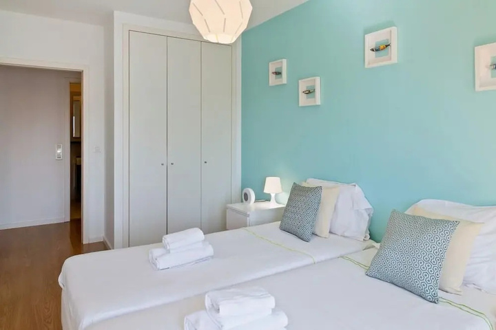 Stunning 2 BDR Apt Sleeps 4 nr Entrecampos