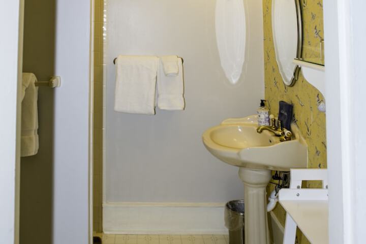 Room 35 of 64