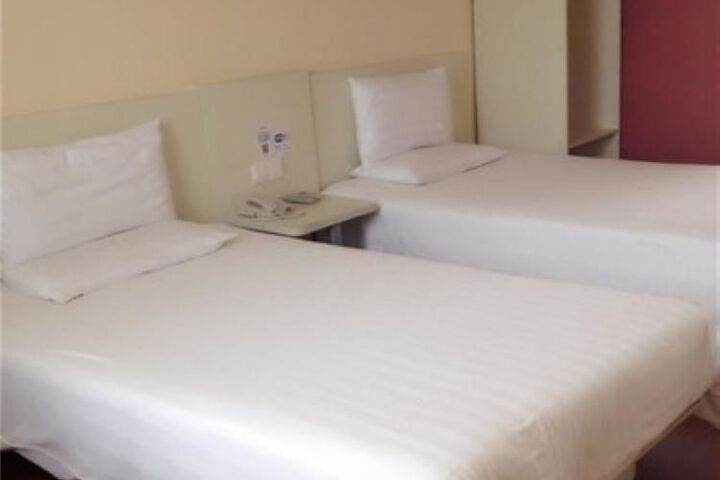Room 8 of 8