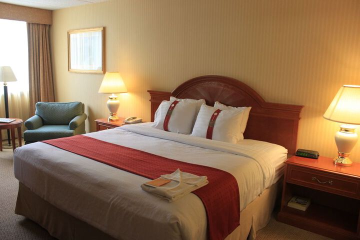 Room 10 of 30