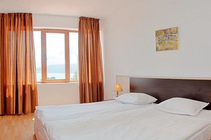 Room 2 of 13
