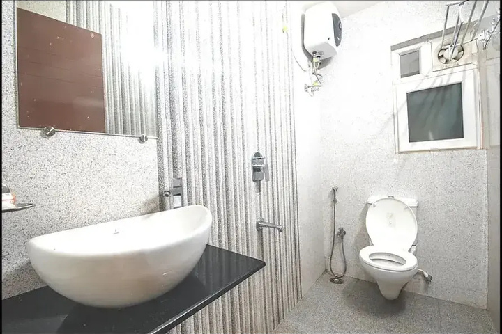 Room 8 of 12