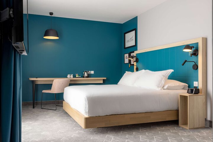 Room 10 of 34