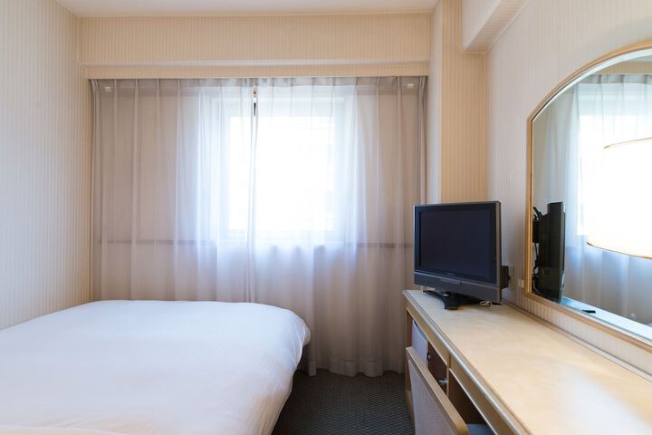 Room 8 of 95