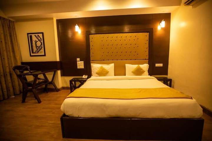 Room 14 of 48