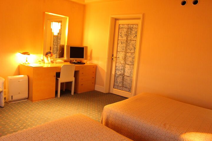 Room 22 of 65