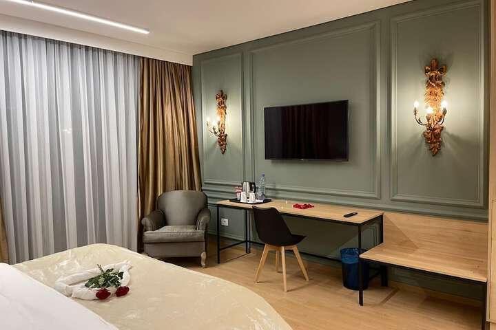 Room 27 of 49