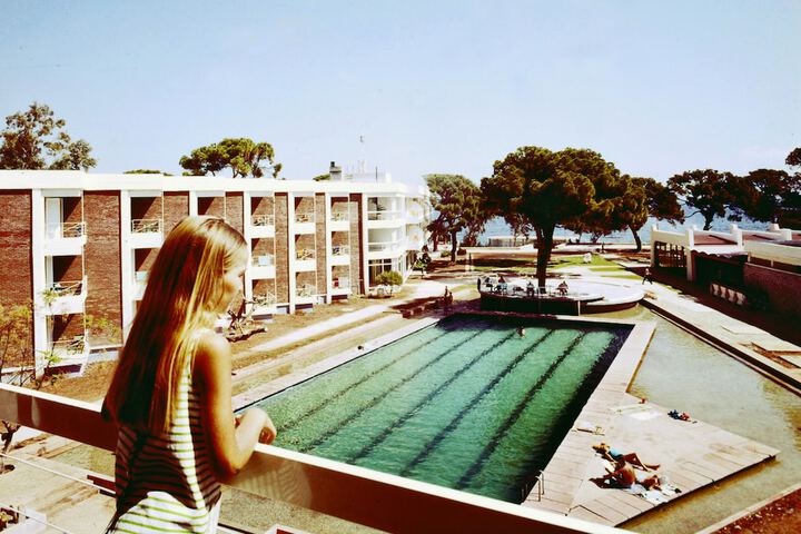 Pool 109 of 159