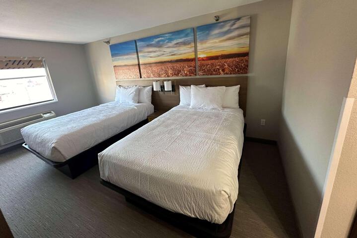 1 King Bed (5 of 10)