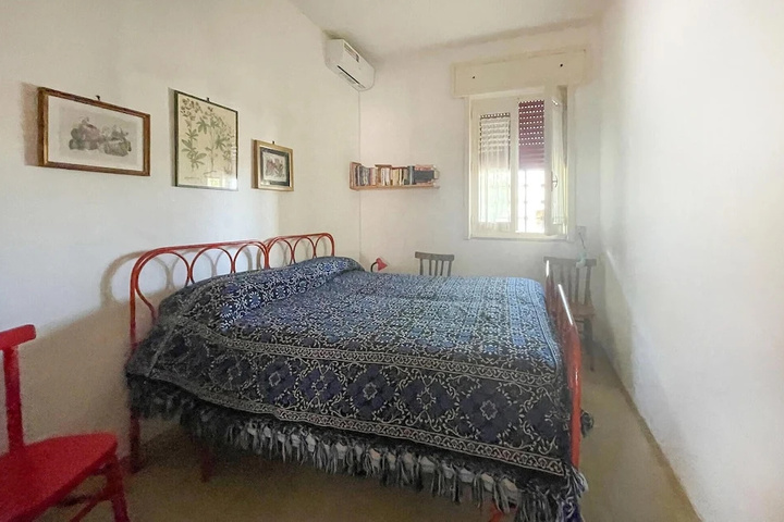 Room 5 of 13