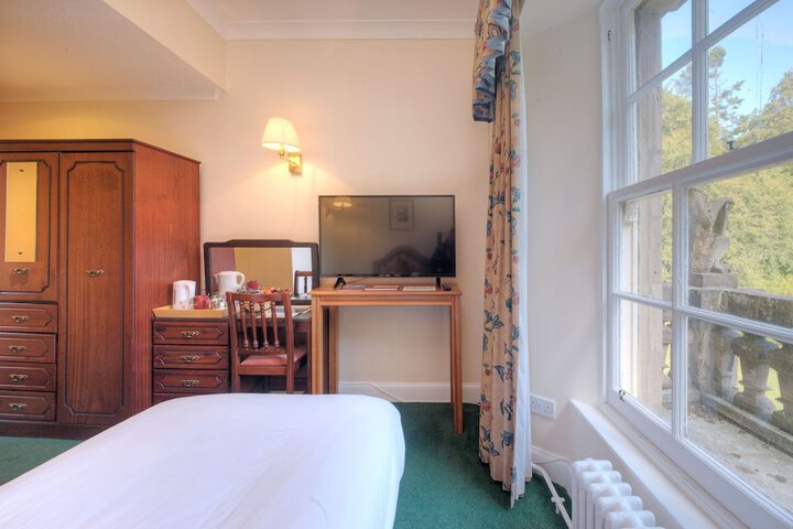 Room 18 of 127