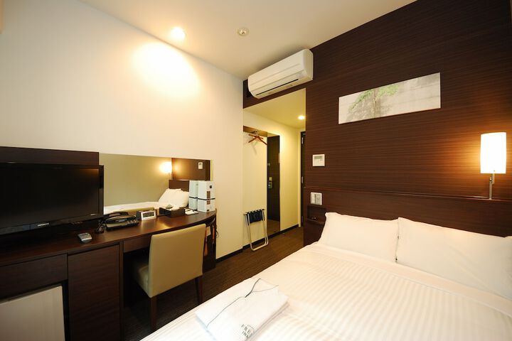 Room 4 of 49