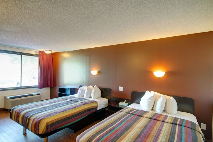 Standard Room, King or Two Doubles (6 of 10)