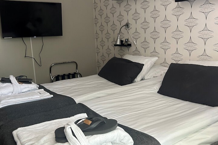 Room 8 of 65