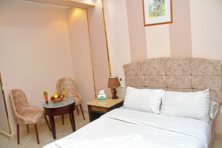 Room 4 of 13