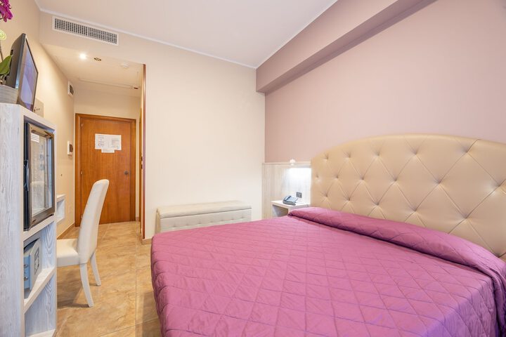 Room 33 of 88