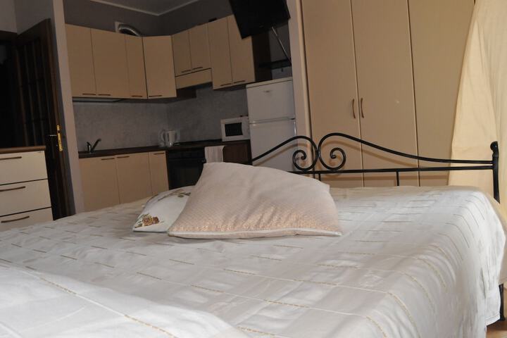 Room 4 of 40