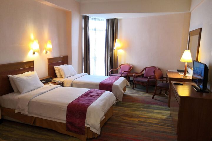 Room 5 of 40
