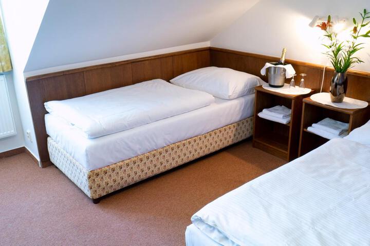 Room 16 of 64