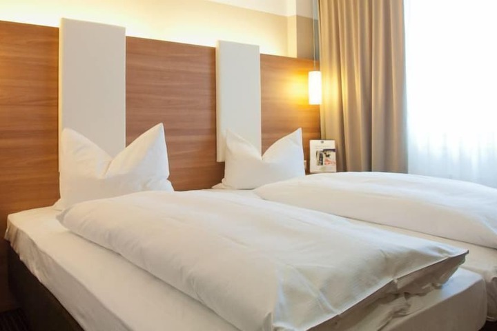 Room 9 of 22