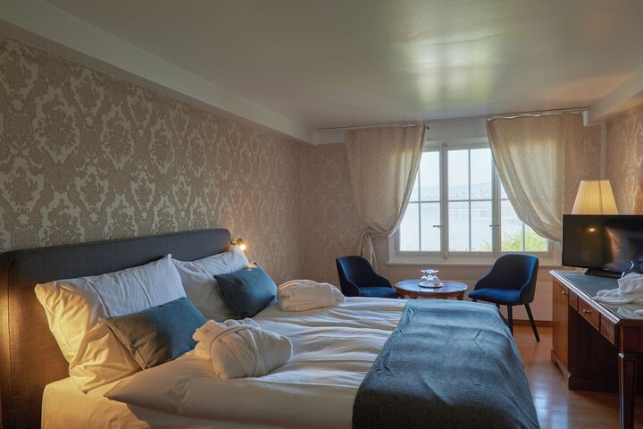 Room 35 of 60