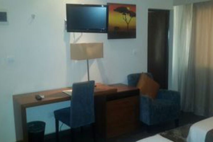 Room 11 of 19
