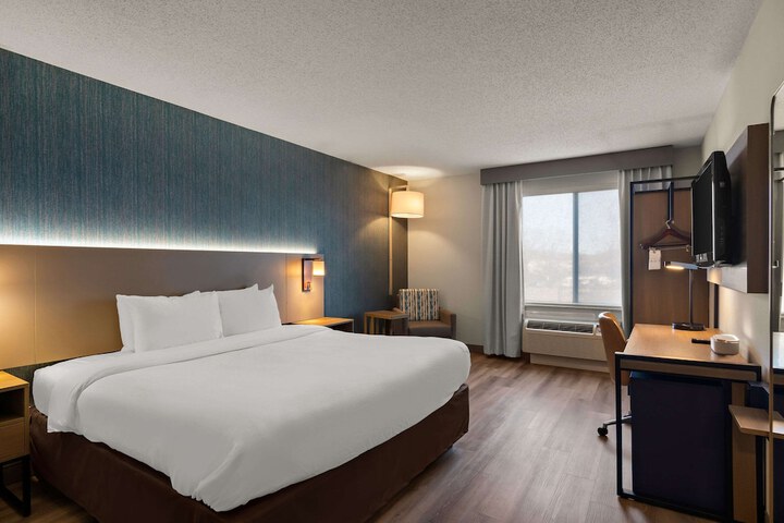 Room 4 of 34