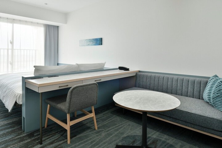 Room 14 of 203