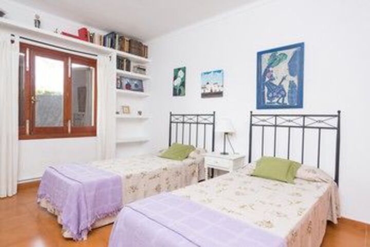 Room 13 of 28