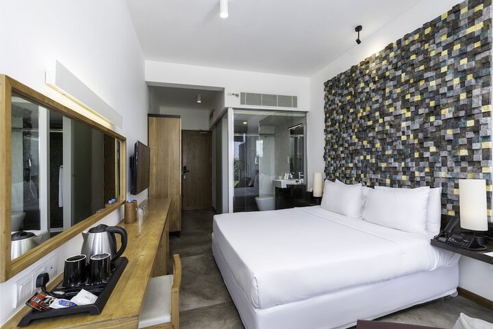 Room 8 of 33