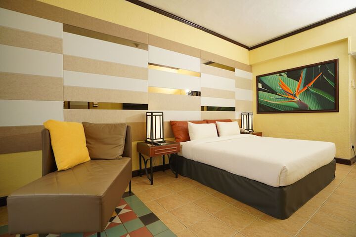 Room 9 of 19