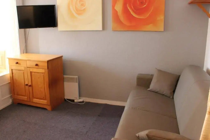 Room 2 of 27