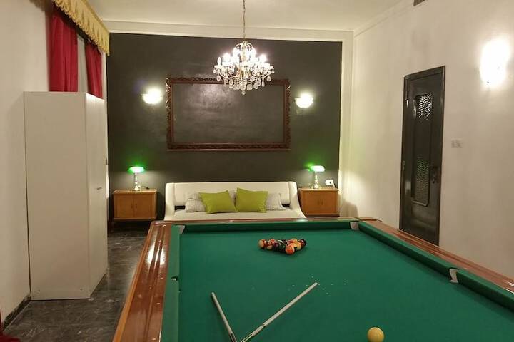 Room 7 of 12