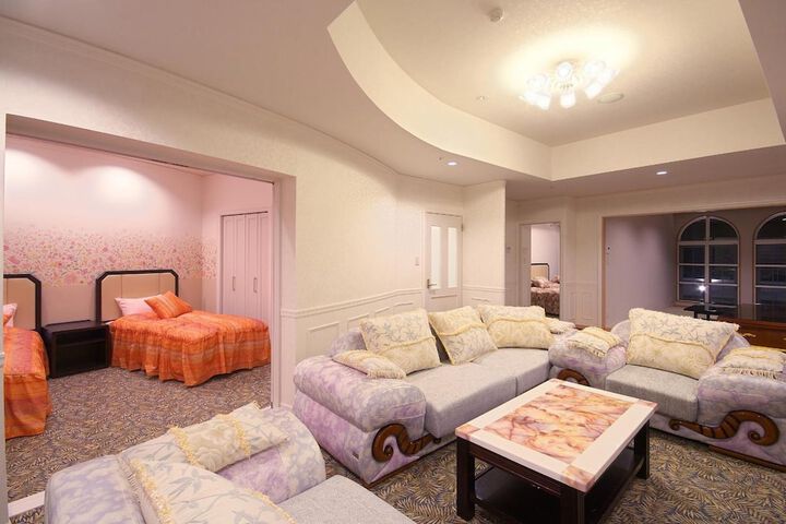 Room 43 of 59