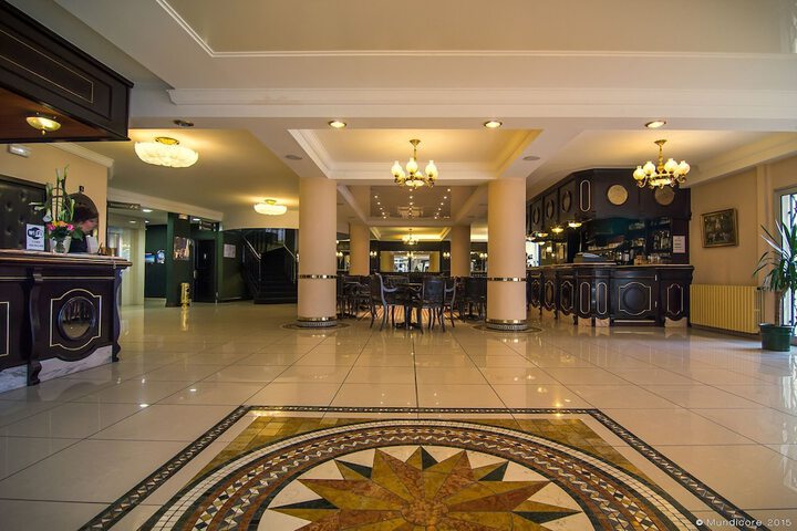 Entrance & Lobby