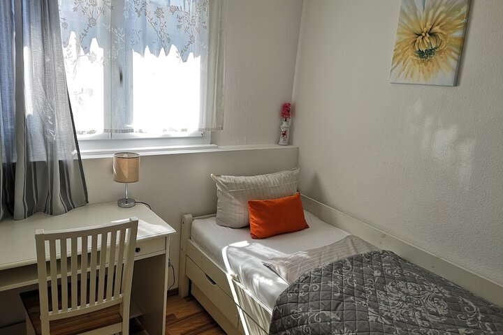 Room 28 of 145