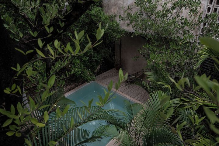 Pool 53 of 83