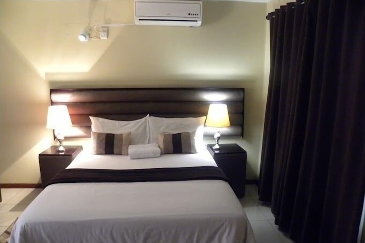 Room 5 of 17