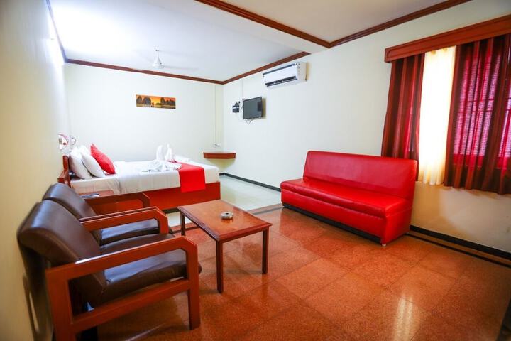 Room 10 of 16