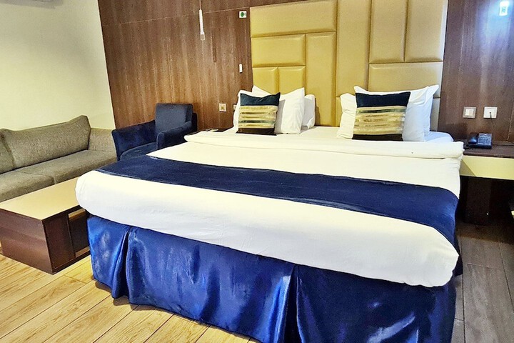 Room 27 of 51