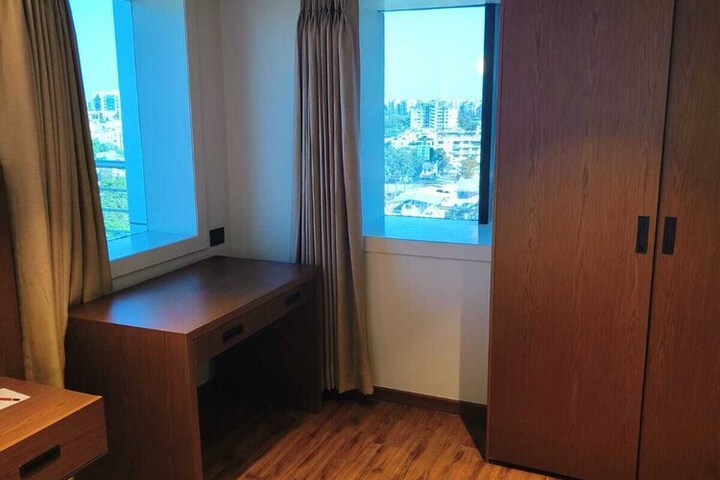 Room 21 of 39