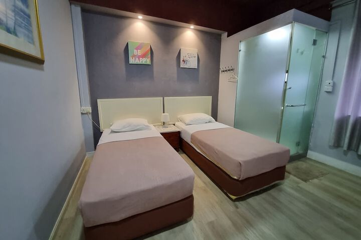 Room 4 of 20