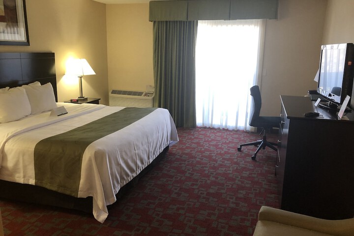 1 King Bed (10 of 10)